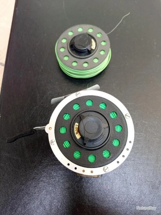 MOULINET MOUCHE AUTOMATIC MITCHELL 710 AVEC SES DEUX BOBINES . PARFAIT ETAT . PETIT PRIX .